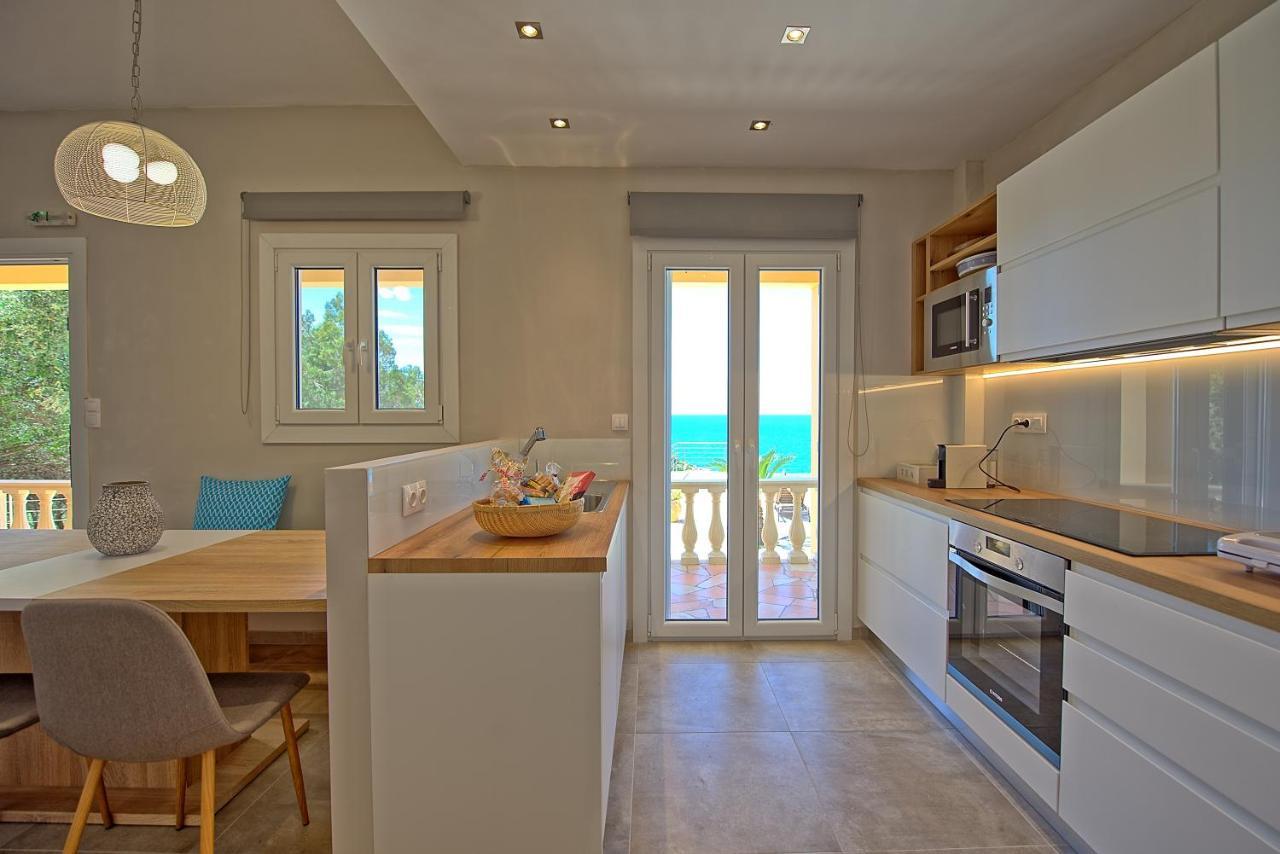Beachfront Villa Seasun By Posarellivillas Agios Spyridon  Exterior foto